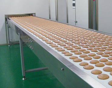 What are the characteristics of the automatic biscuit production line and how to clean