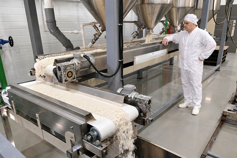 Russia Rice Cracker Factory Setup 250kg/h